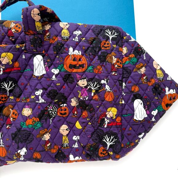 Vera Bradley Peanuts Snoopy Halloween Duffel Bag Travel Weekend Great Pumpkin - Picture 6 of 16